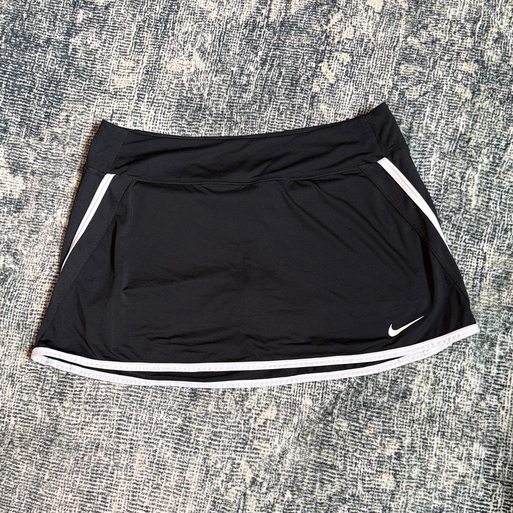 ⚡️Like-New⚡️Nike Women's Black Skirt with White Accents